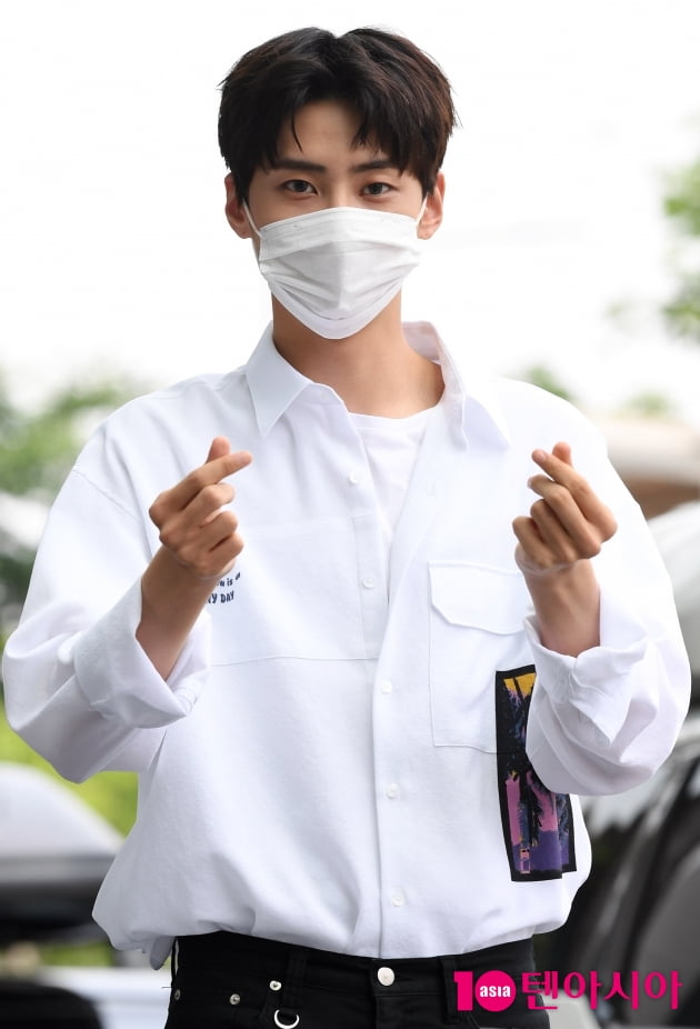 [TEN 포토] 이진혁 '코로나 조심하세요'