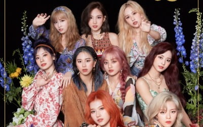 트와이스, 'MORE & MORE' 56만 이상 팔았다…걸그룹 최다 음반 판매량