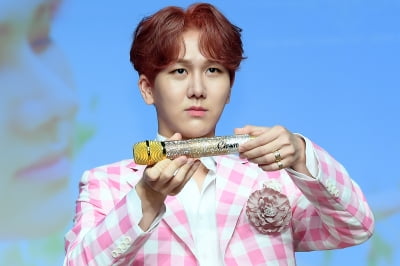 [TEN 포토] 김수찬 '프린수찬 전용 마이크'