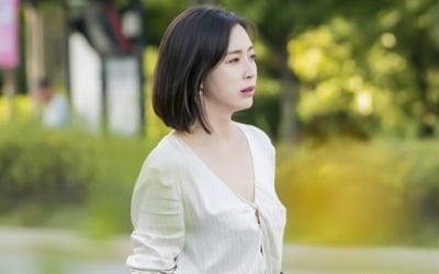 '우아한 친구들' 송윤아, 의문의 청년 이태환과 아찔한 첫 만남