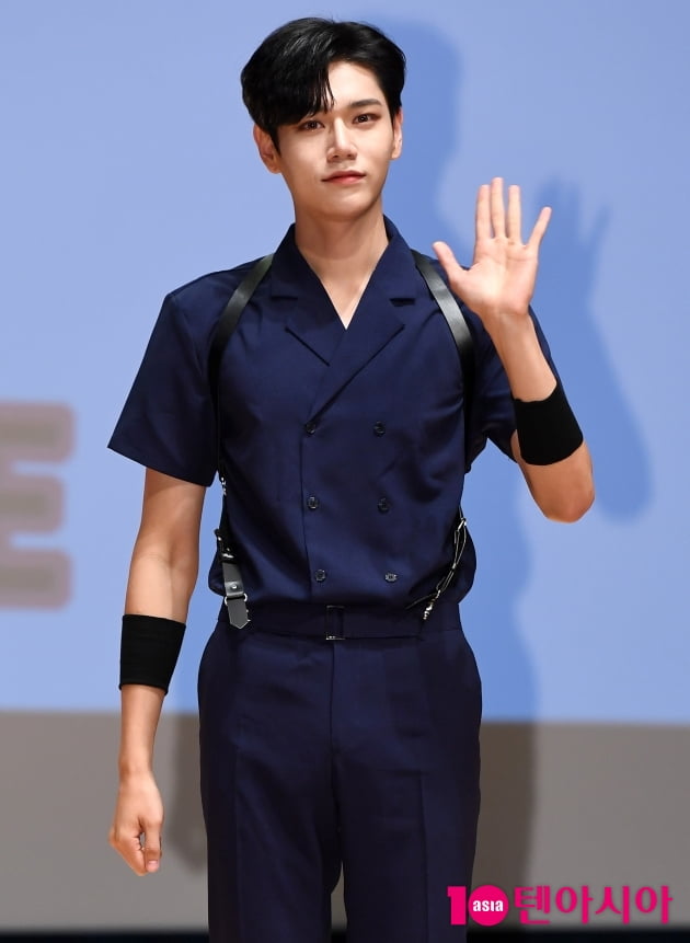 [TEN 포토] 멋진녀석들 의연 '의리있는 녀석'