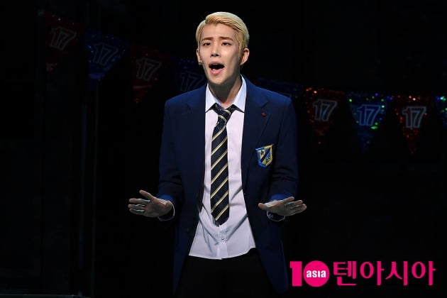 [TEN 포토] 아스트로 엠제이 '모두를 집중시키는 보이스'