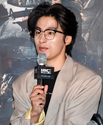 [TEN 포토] '반도' 구교환 '매력 넘치는 마스크'