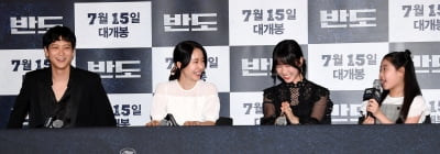 [TEN 포토] '반도' 강동원-이정현-이레 '막내 이예원 한마디에 포복절도'