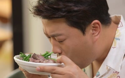 '박장데소' 김호중, 다이어터 맞아? 야성적인 닭다리 먹방