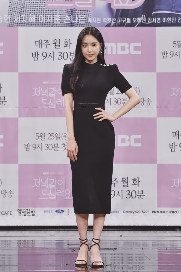 [star & style] 샤넬부터 생 로랑까지…명품 걸친 ★들의 '한껏' 멋 부린 스타일링