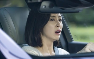'우아한 친구들' 송윤아, 미스터리의 중심? '라이트한 19禁' 드라마 시작 [종합]