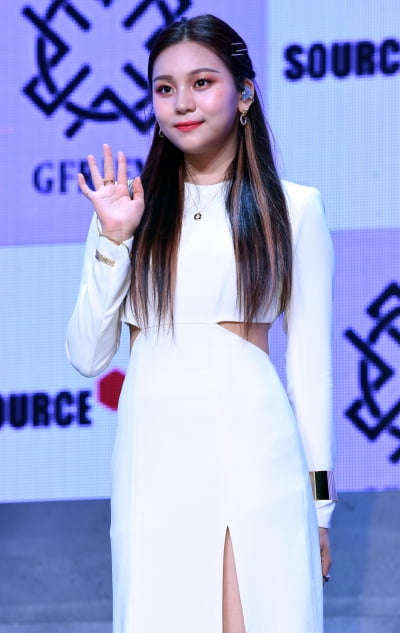 [TEN 포토] 여자친구 엄지 '막내의 귀여움'