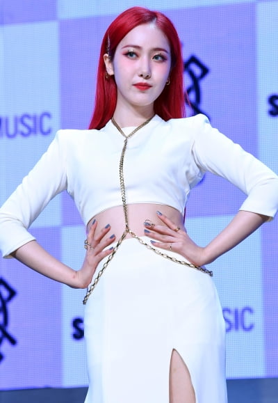 [TEN 포토] 여자친구 신비 '파격적인 헤어컬러'