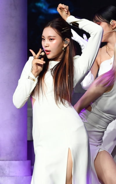 [TEN 포토] 여자친구 엄지 '물오른 미모'