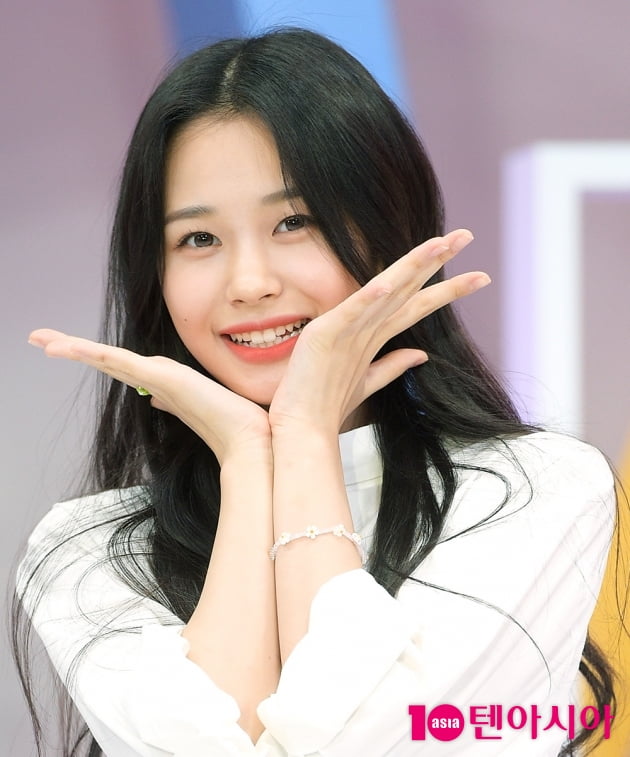 [TEN 포토] 위클리 지한, '시원한 미소 가득'