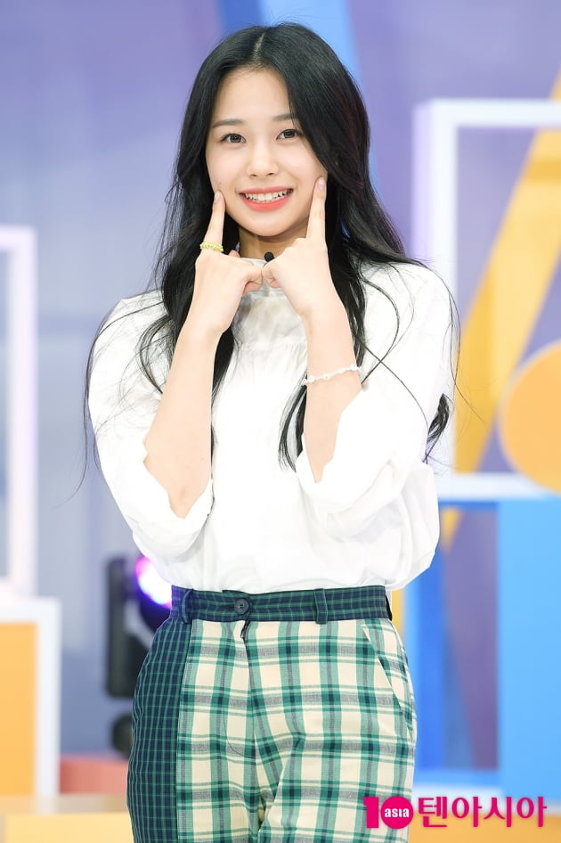 [TEN 포토] 위클리 지한, '강아지같은 매력'