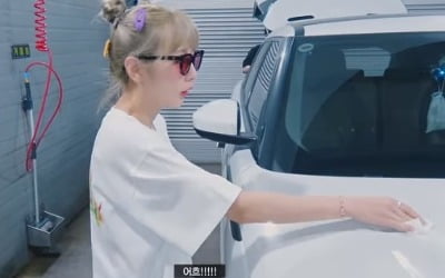 볼빨간사춘기 안지영, 1억원대 외제차 셀프 세차 '영앤리치'