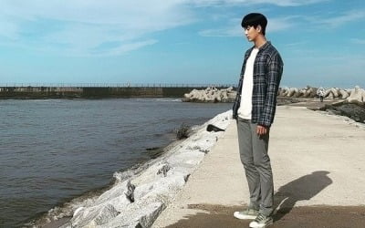 김수현, 얼굴 크기 실화? 10등신이라 해도 믿을 '美친 비율'