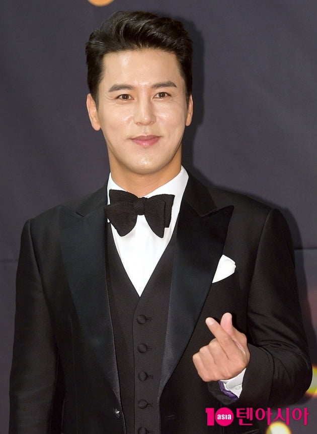 [TEN 포토] 장민호 '신사의 애교'