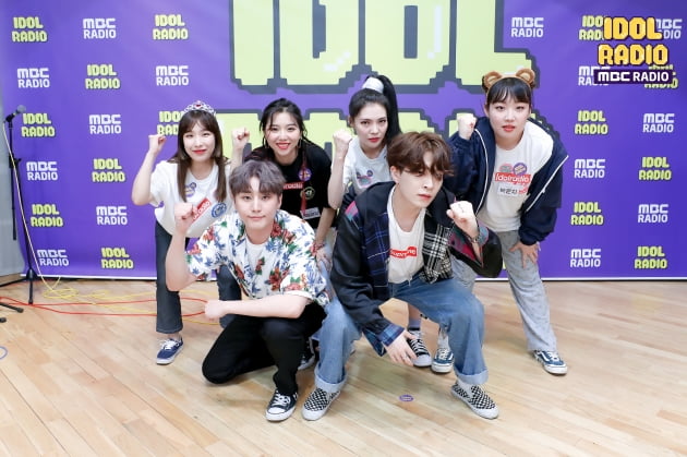 '아이돌 라디오'에 출연한 치스비치/ 사진=MBC 라디오 제공