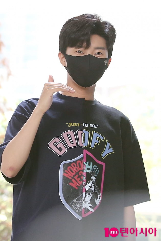 [TEN 포토] 임영웅 '마음을 체포당했어'