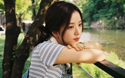 블랙핑크 지수, 시선 사로잡는 오묘한 분위기+그윽한 눈빛