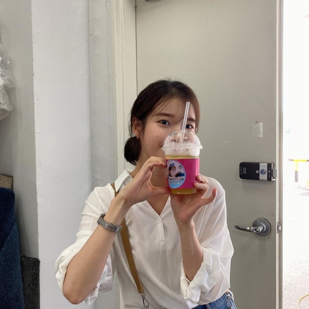 아이유, 팬들 밥차 선물에 "위장이 빵빵쓰"…감사 인증샷