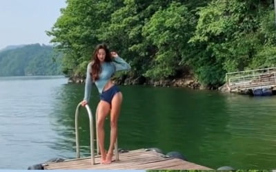 "나 오늘 한가해요"…최여진, 수영복으로 뽐낸 완벽 'S라인'