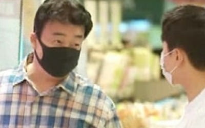'백파더' 생방송 전 마트 장보기…사방팔방 '백종원 얼굴'