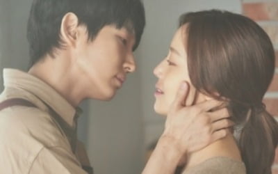 '악의 꽃' 이준기♥문채원, 설렘 가득한 '달달 키스' 포착