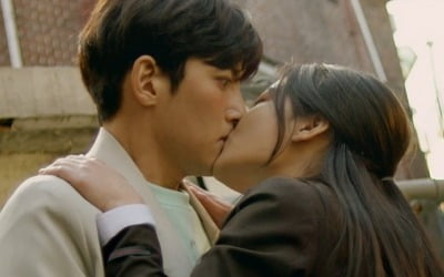 '미성년자 키스신·故 노무현 대통령 비하' SBS, 법정제재…불명예 2관왕
