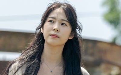 '미씽' 서은수, 첫 스틸 공개…영혼 마을 신규 입주자