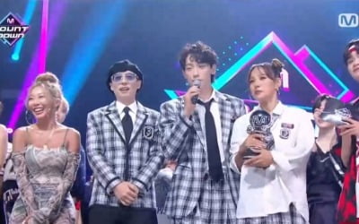 '엠카' 싹쓰리, 데뷔 동시에 1위…이효리 "여보, 1위했어!"