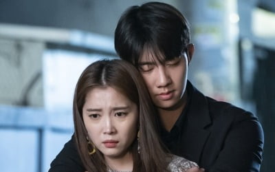 '한다다' 오윤아, 기도훈 기습 백허그에 혼란스러운 눈빛