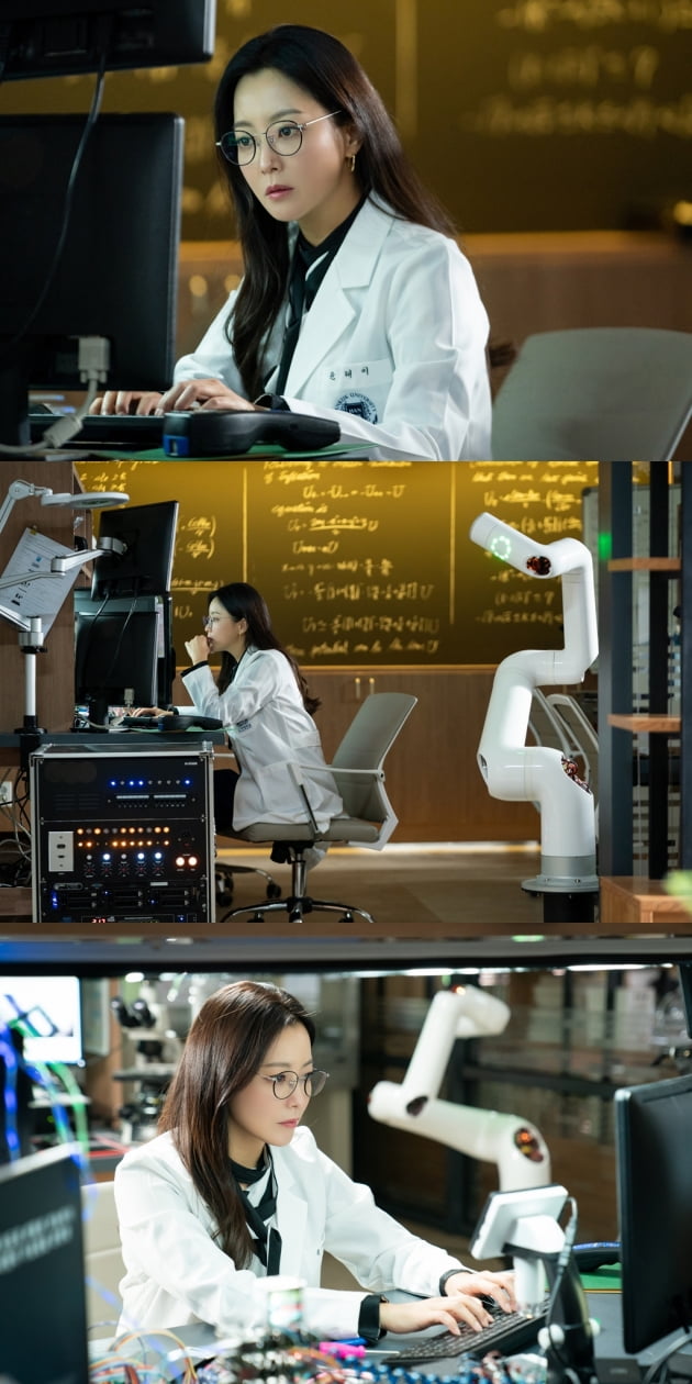 '앨리스' 김희선 첫 스틸컷/ 사진=SBS 제공