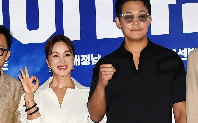 '오케이 마담' 엄정화X박성웅, 사랑꾼 부부의 좌충우돌 미션 '비행기를 구하라' [종합]