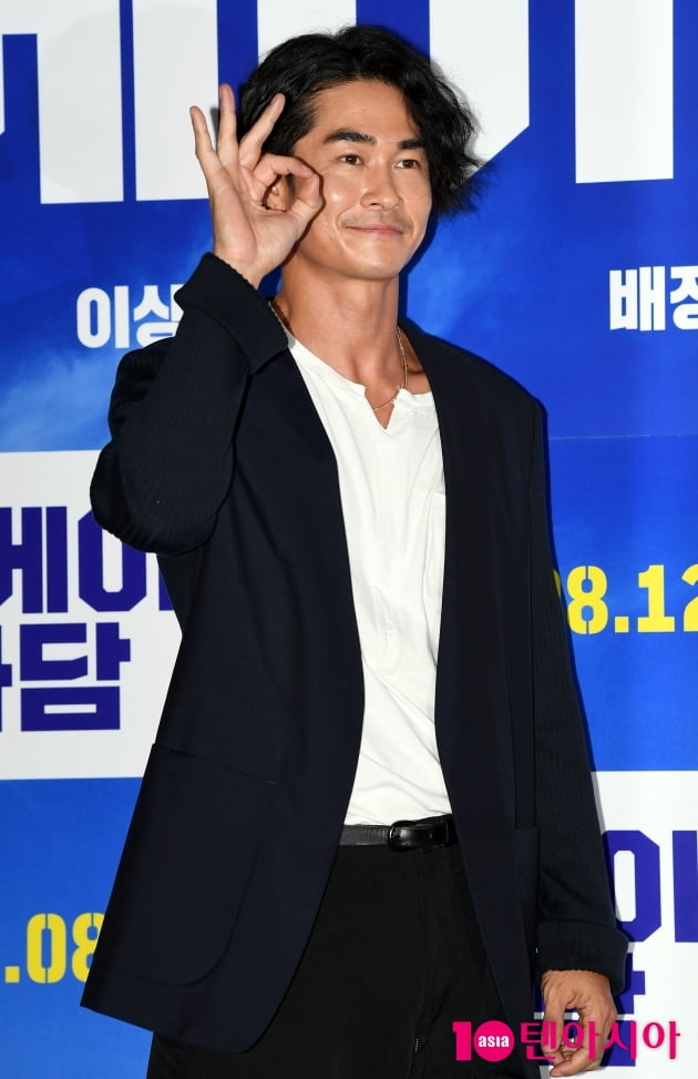 [TEN 포토] '오케이마담' 배정남 '극장에서 만나요'