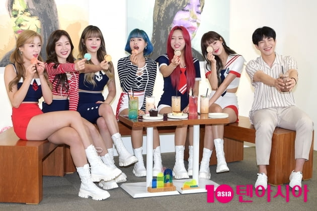 [TEN 포토] 에이프릴 '달콤한 마카롱 드셔보세요~'