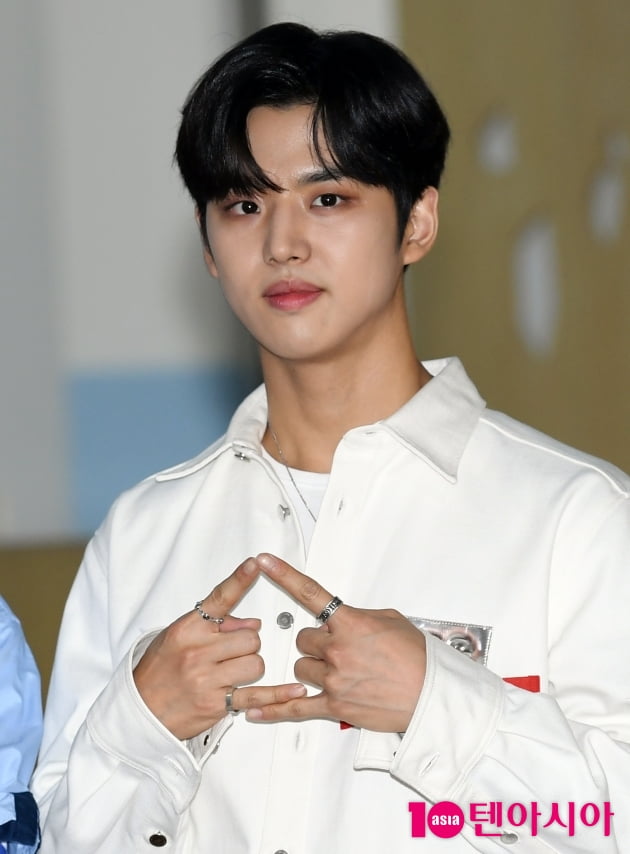 [TEN 포토] 펜타곤 홍석 '부드러운 눈빛'