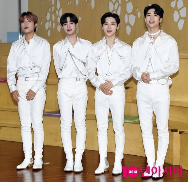 [TEN 포토] AB6IX '우아한 올 화이트'