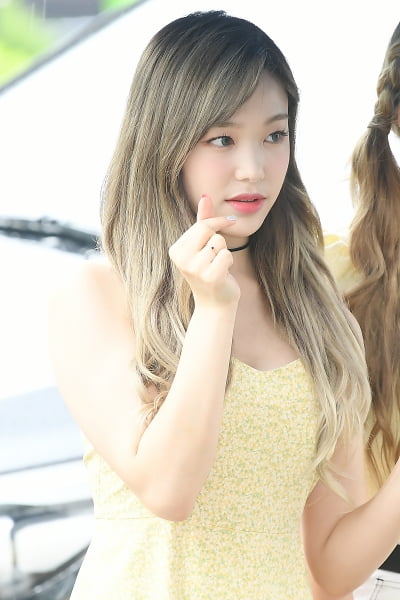 [TEN 포토] 에이프릴 레이첼 '반해 안 반해?'