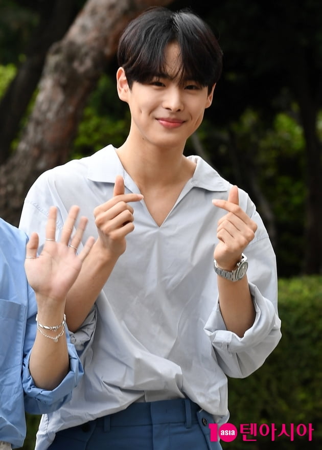 [TEN 포토] 빅톤 최병찬 '심쿵하트'
