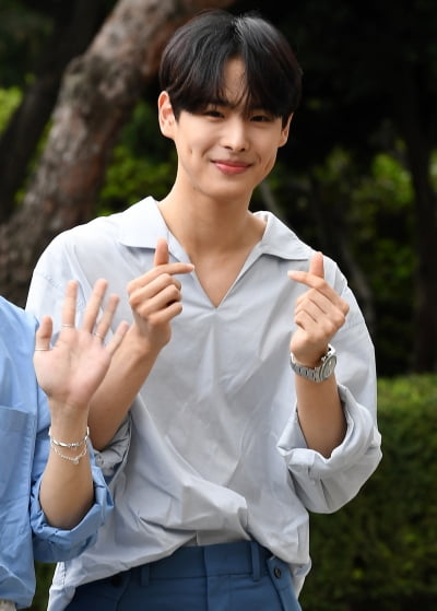 [TEN 포토] 빅톤 최병찬 '심쿵하트'