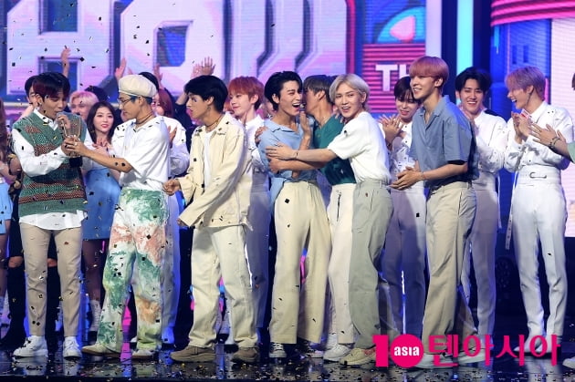 [TEN 포토] 에이티즈 '우리가 1위라니'