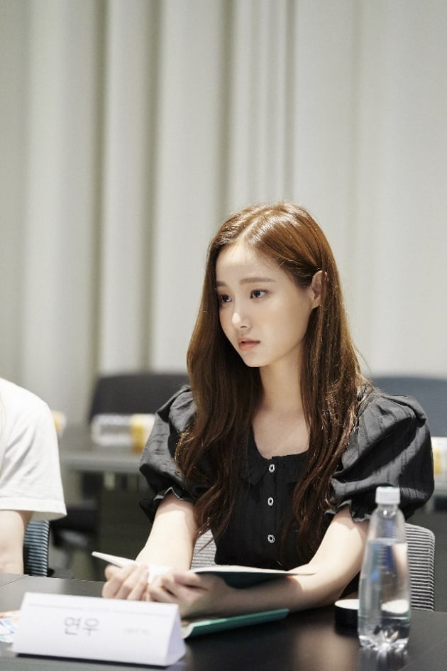 배우 연우