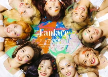 트와이스, 日 10연속 플래티넘 대기록…'CHEER UP' 4억뷰 '겹경사'