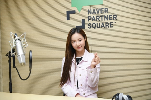 배우 연우가 텐아시아와 네이버 오디오클립이 함께하는 릴레이 재능 기부 캠페인 '스타책방'에 참여했다. / 이승현 기자 lsh87@