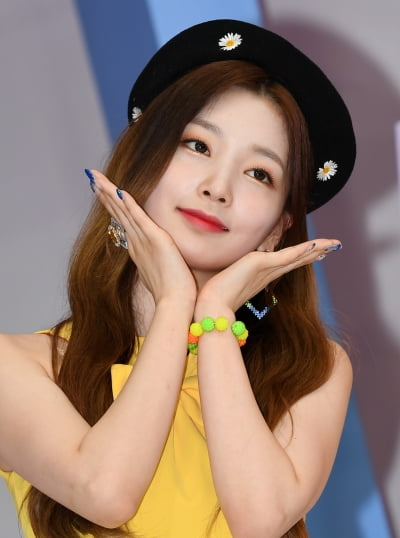 [TEN 포토] 로켓펀치 연희 '장마에 꽃한송이 피었습니다'