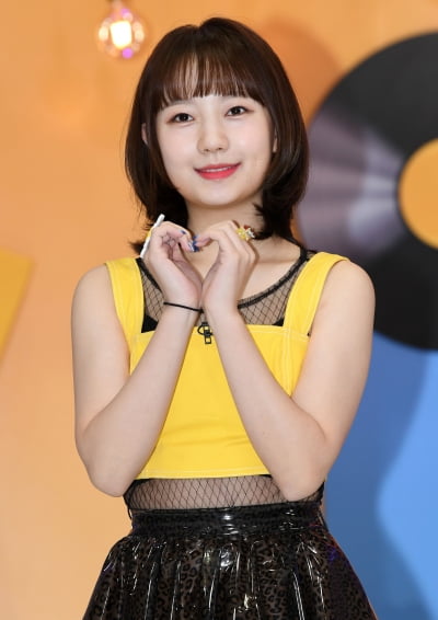 [TEN 포토] 로켓펀치 소희 '꿀 떨어지는 하트'