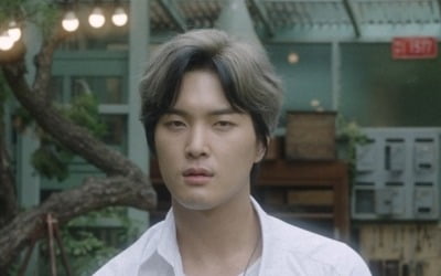 '박보검 팬송 작사' 니브, 애절한 '어떻게아직도이렇게' MV 티저 공개