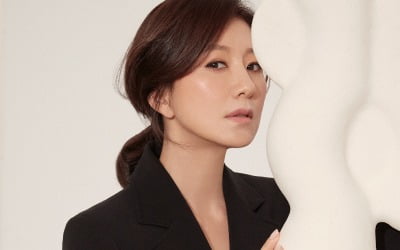 김희애 화보, 클라스가 다른 우아함