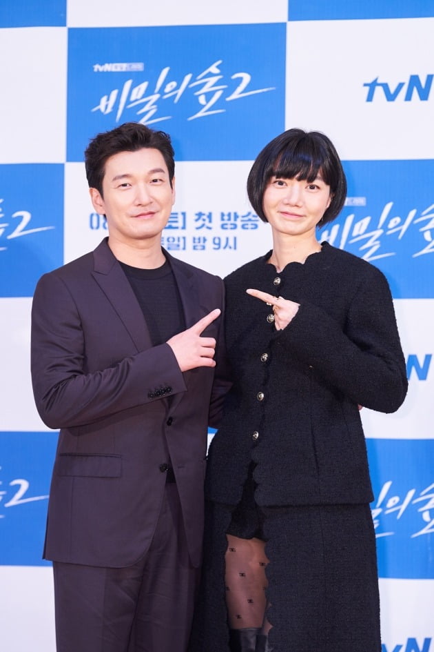 조승우(왼쪽)와 배두나는 '비밀의 숲2'에서 각각 고독한 검사 황시목 역을, 행동파 형사 한여진 역을 맡았다. /사진제공=tvN