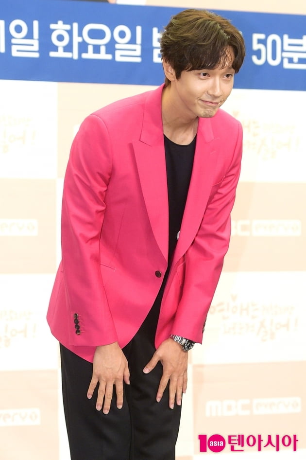 [TEN 포토] 지현우 '로코 전문가 인사드립니다'