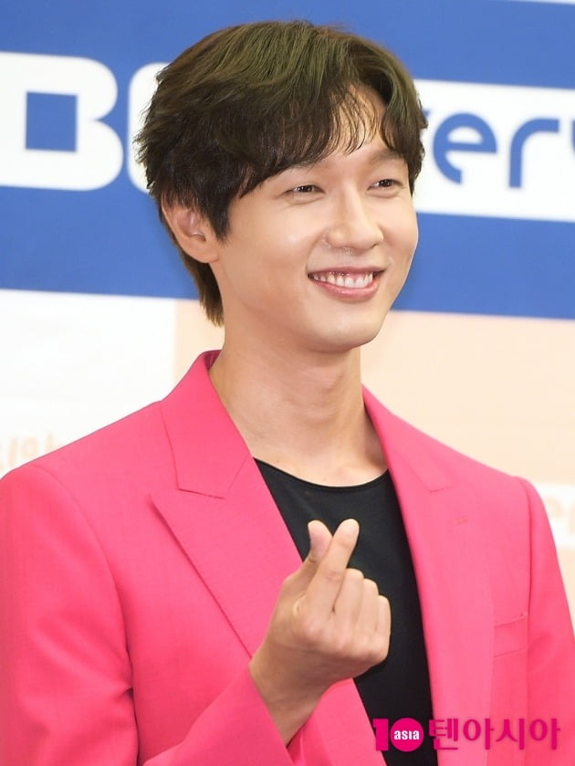 [TEN 포토] 지현우 '소년미와 어른미가 공존하는 매력'